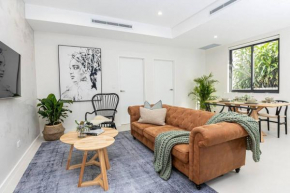 lBrand New beachside 2BR apt in prime Location, Sydney